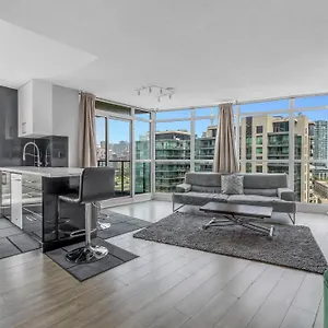 Apartment 2 Bedroom With Views With Free Parking And Pool, Toronto