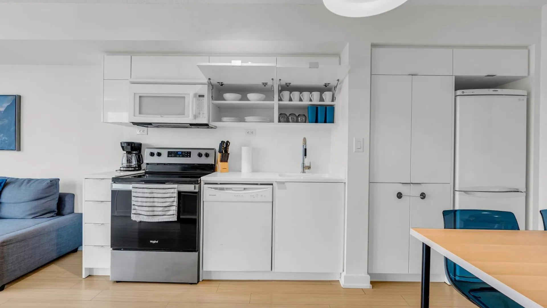 City Downtown Suites Toronto Apartment