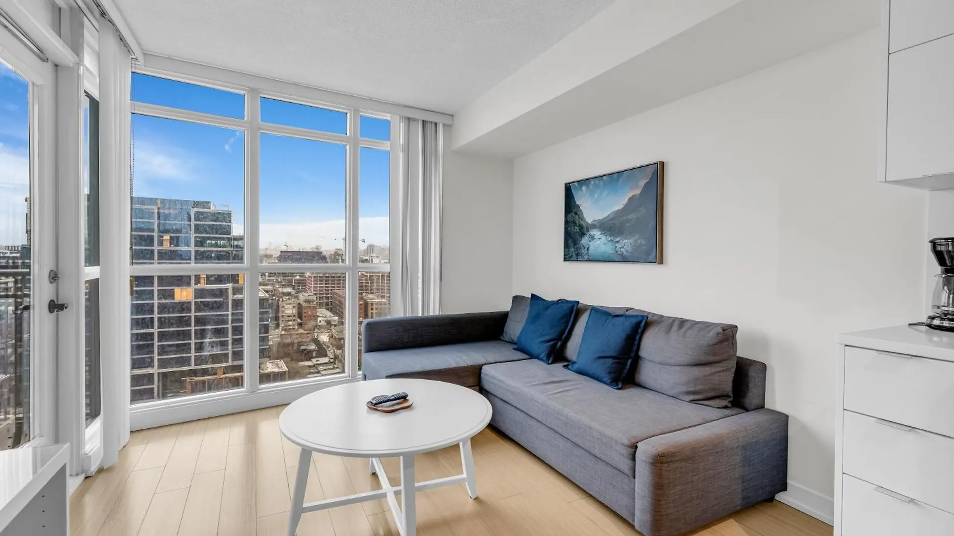 City Downtown Suites Toronto Apartment